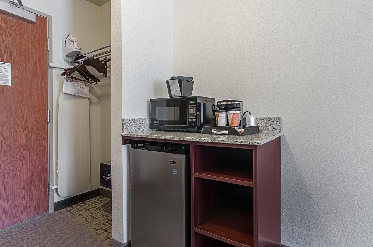 Cobblestone Inn & Suites - Guernsey 外观 照片