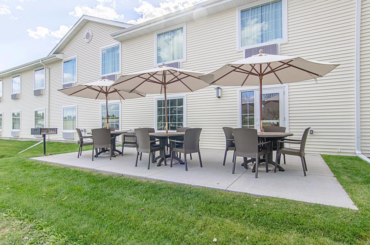 Cobblestone Inn & Suites - Guernsey 外观 照片